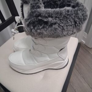 Women's Cozy White and Gray Winter Boots